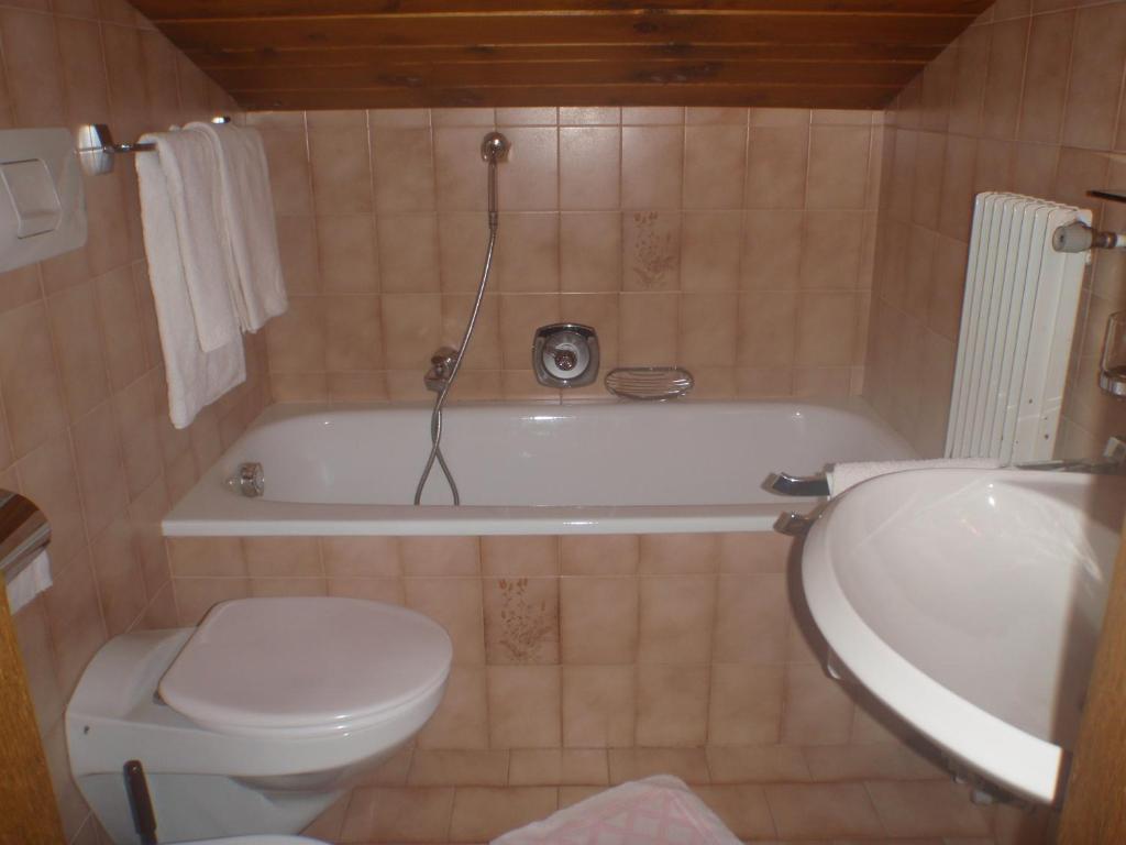 Hotel Silvesterhof Dobbiaco Værelse billede