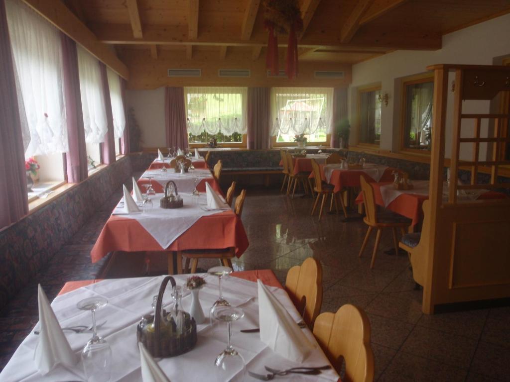 Hotel Silvesterhof Dobbiaco Eksteriør billede