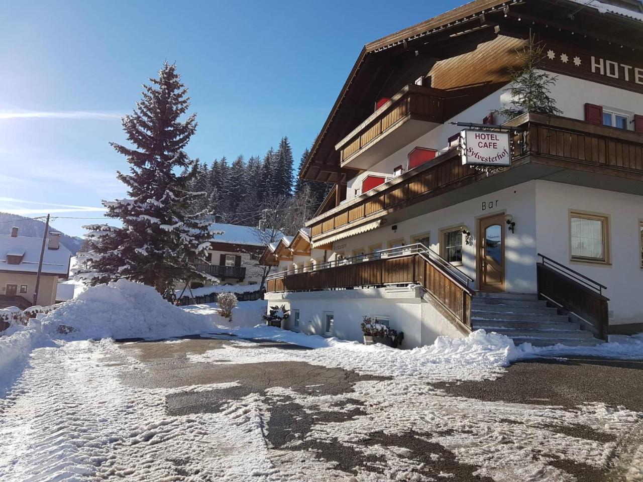 Hotel Silvesterhof Dobbiaco Eksteriør billede