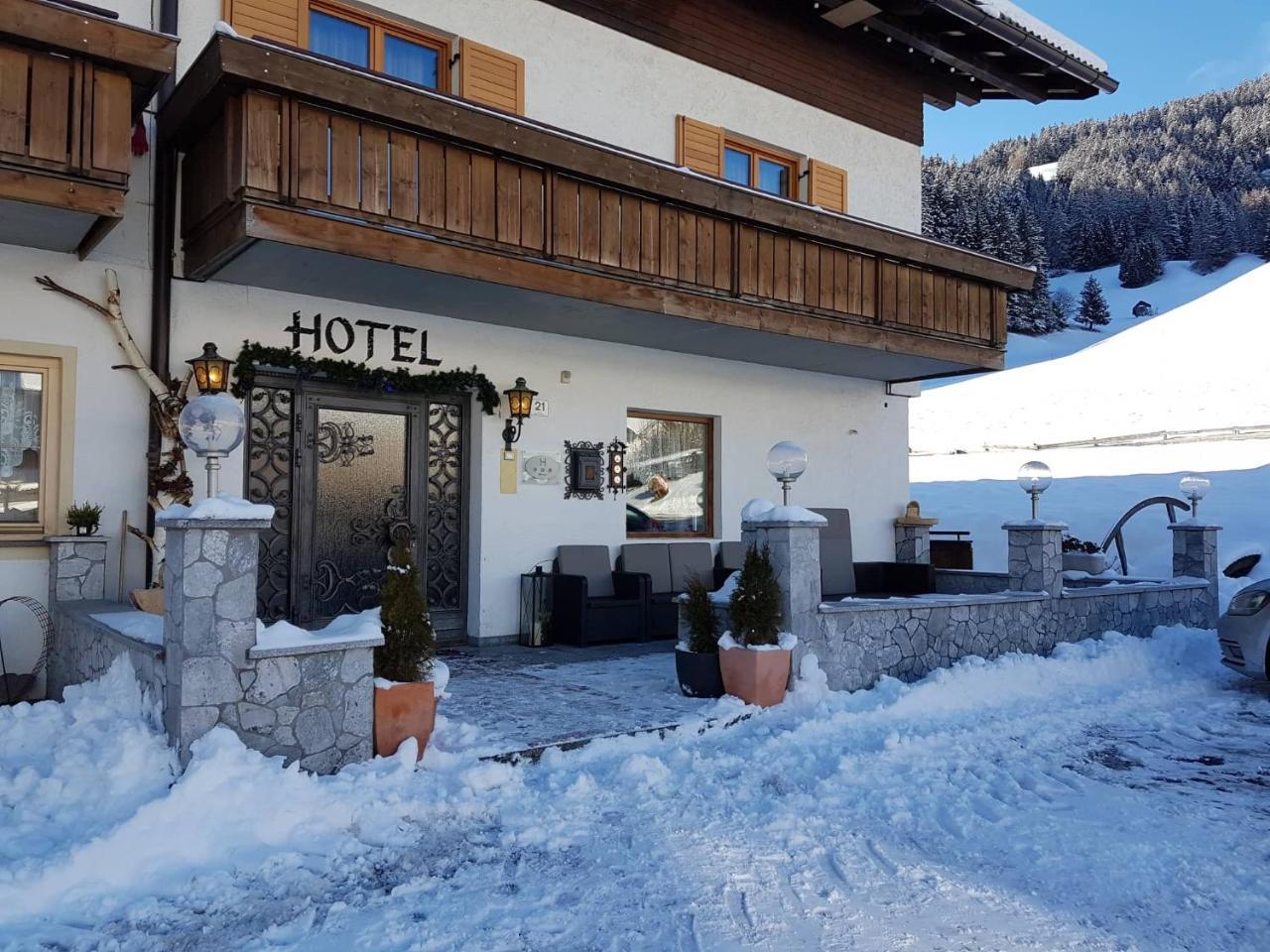 Hotel Silvesterhof Dobbiaco Eksteriør billede